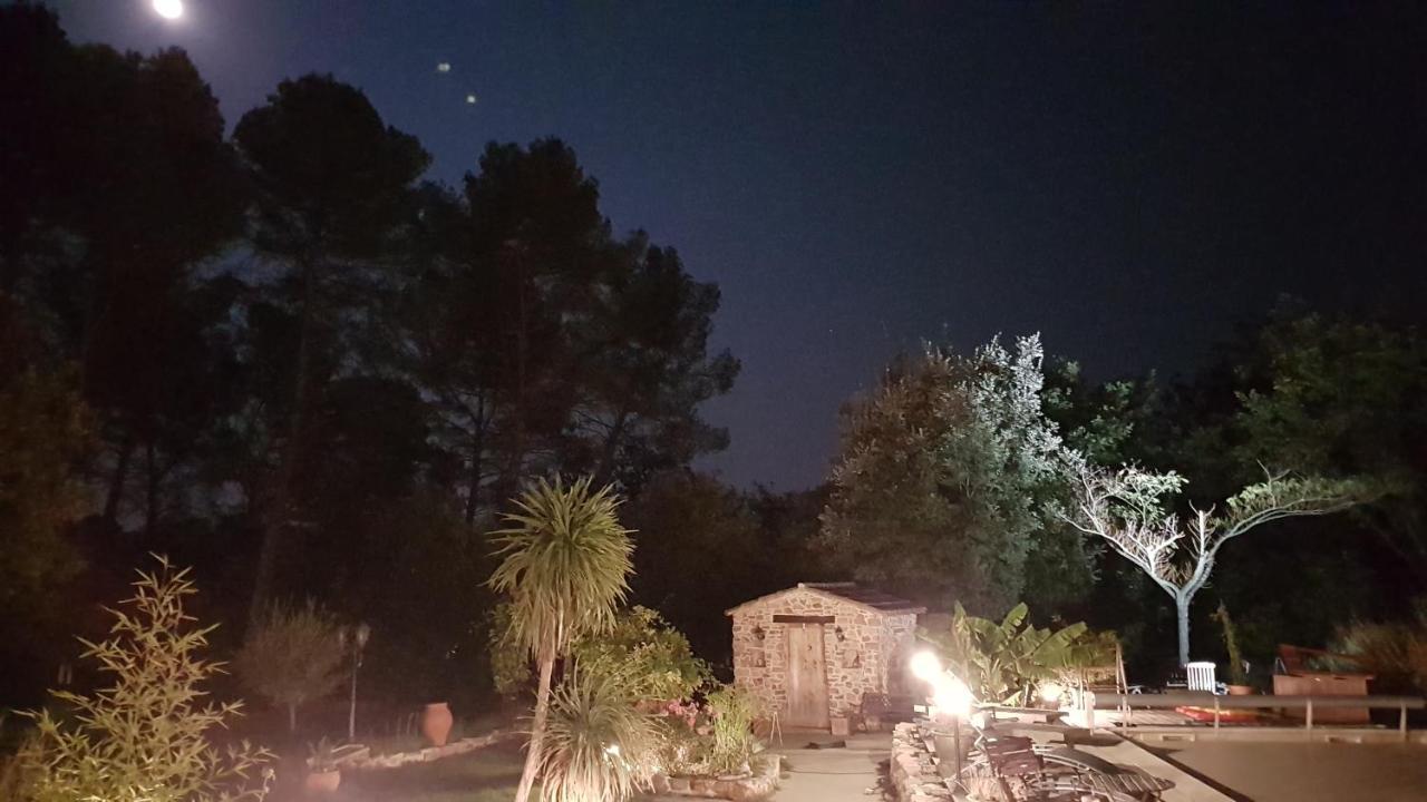 Le Jardin Des Selves Bed & Breakfast Draguignan Dış mekan fotoğraf